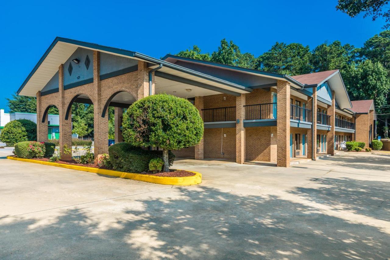 Americas Best Value Inn Stockbridge Exterior photo